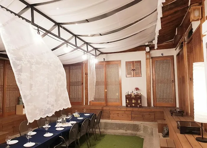 Bibimbap Hanok Gyeongbokgung Private Отель типа "постель и завтрак"