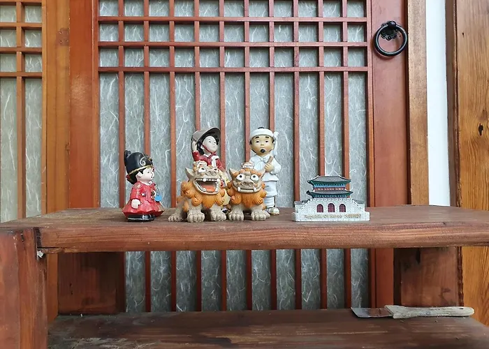 Отель типа "постель и завтрак" Bibimbap Hanok Gyeongbokgung Private Сеул