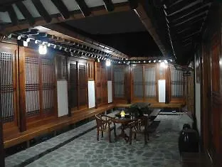 Отель типа "постель и завтрак" Bibimbap Hanok Gyeongbokgung Private Сеул