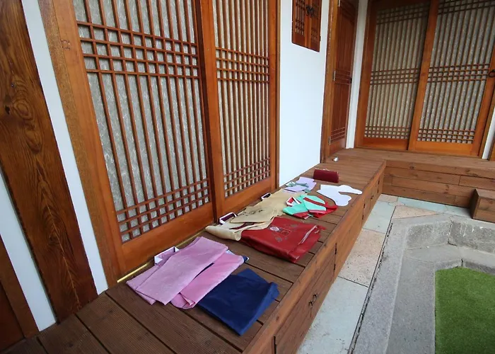 Отель типа "постель и завтрак" Bibimbap Hanok Gyeongbokgung Private Сеул