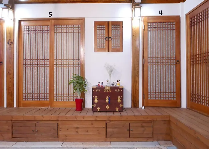 Bibimbap Hanok Gyeongbokgung Private